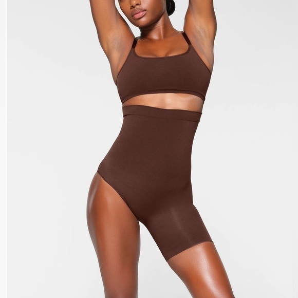 SKIMS Other - SKIMS Seamless Sculpt Solution Short Right Leg Exposed Shapewear 4XL/5XL COCOA